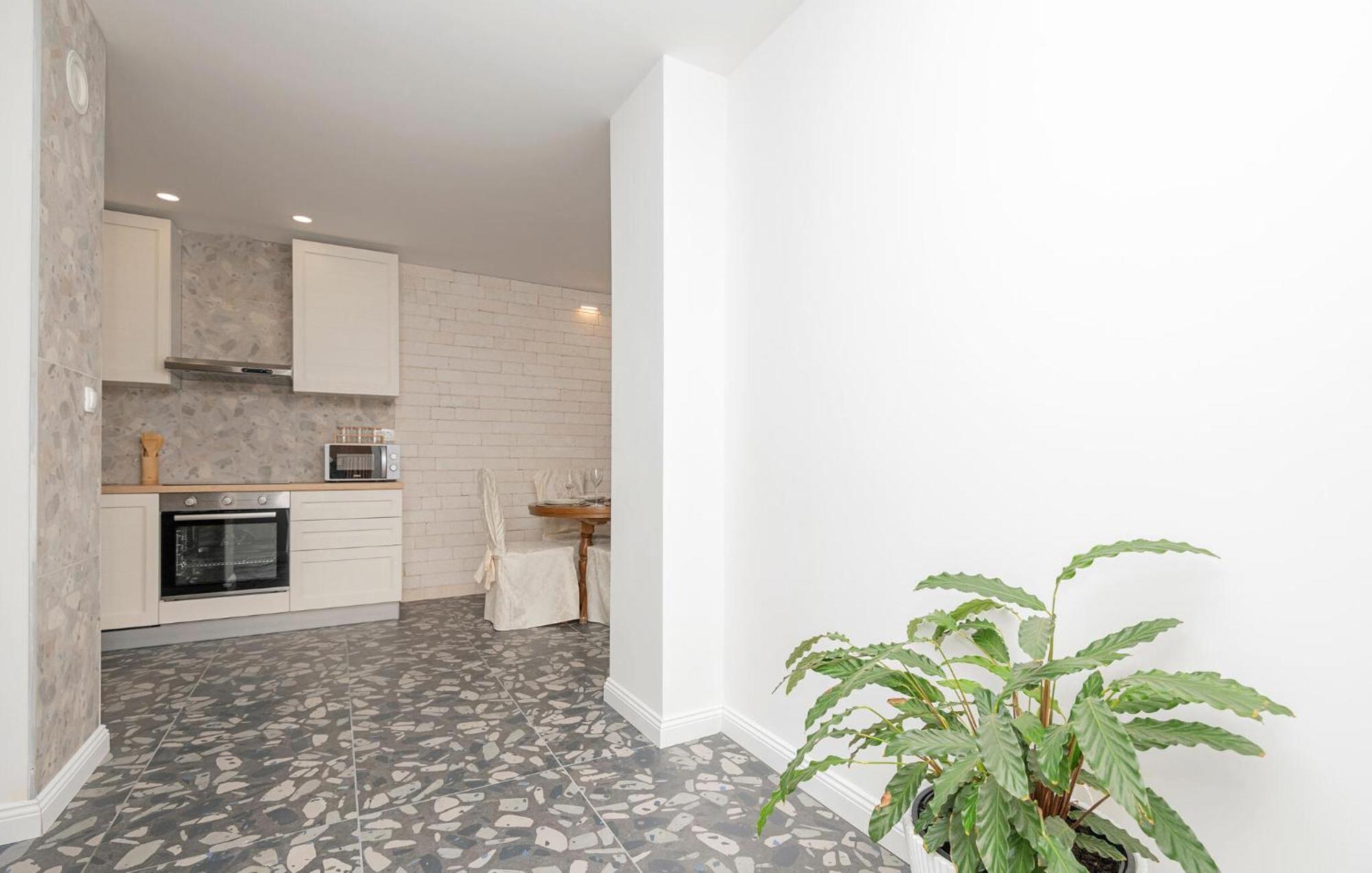 Cozy Apartment In Makarska With Kitchen Luaran gambar