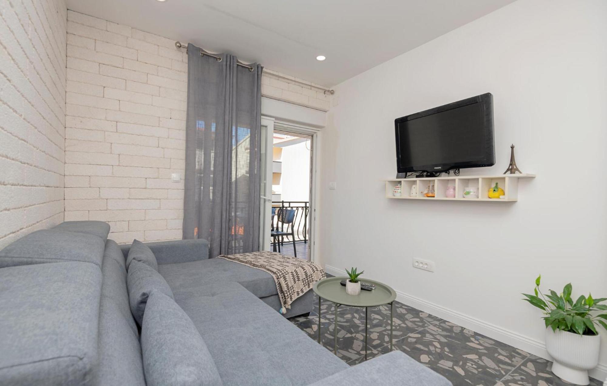 Cozy Apartment In Makarska With Kitchen Luaran gambar